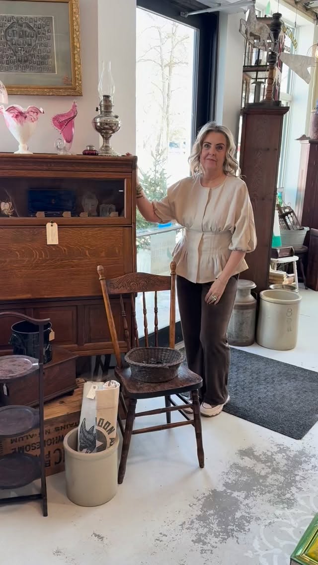 Another Tuesday Shop post by our lovely Michele… this week features our Graphic Hand Printed Artisan Tees…..cool Animals playing Guitar, Bass and Fiddle…. A set of Numbskulls….Cats on Bikes, Cats on Calls and Pirate Kitty’s! All artist drawn and hand screen printed…..
#antique #vintagehome #vintagestyle #cooltshirts #antiquehomedecor