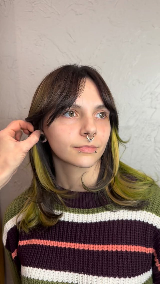 This color deserved its own outfit—and she knew it.
Custom green panels reminiscent of creamy matcha, placed to pop against her natural depth. Thoughtful, bold, and so fun to create. This one executed by @lauraeslick
#uptownshelbync #shelbync #abovetheordinary #stylistlauraganteslick