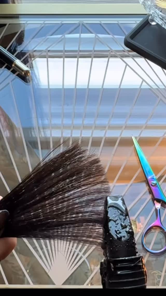 POV: your hair is fine, but your standards are high.
For low density guests, I hand create small, lacy keratin bonds so we can build softness and fullness around the face without weighing down the natural hair.
This allows me to control weight per section & protect fine strands.
Bond size + spacing + distribution
That’s what keeps our scalps comfortable.
Keratin Bonds | Bangor, Maine 🖤