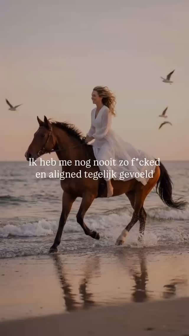 Vandaag start het jaar van het Vuurpaard. We laten het jaar van de Slang achter ons. Het jaar waarin je je oude huid mocht loslaten.
Ik emigreerde naar Spanje. En daarmee liet ik letterlijk alles wat vertrouwd was los. Ik kan je niet uitleggen hoe het voelt om alles opnieuw te kiezen.
Die vrijheid voelt groots. En tegelijk was mijn zenuwstelsel continu op zoek naar ‘standje veilig’. Maar als alles nieuw is, voelt alles onveilig.
Ik ken mijn lichaam en energie en begrijp wat er gebeurt in mijn systeem.
Wat niet wil zeggen dat het dan ineens makkelijk is. Er kwamen uitdagingen, in ons gezin, in het proces. Momenten zonder perspectief.
En precies daar kwam Akasha bewust op mijn pad. Waar ik intuïtief al werkte met dit veld, kreeg het ineens een naam. Alles klikte en viel samen.
Akasha gaf me enorm veel inzicht op een diepere laag.
En de grootste en tegelijk de moeilijkste les is: overgave. Juist op een moment dat je niet weet hoe dingen gaan lopen.
We zijn zo gebrand op controle (want dat voelt veilig), maar hebben daarmee niet in de gaten dat we ons eigen proces juist blokkeren.
Ik leerde hoe tegenslag en succes naast elkaar kunnen bestaan en dat het een het ander niet uitsluit.
De enige beperking die we hebben, leggen we onszelf op. Er is altijd een weg, als je hem wil zien.
Ik voel de energie van het Vuurpaard. Van actie, doorpakken en vooruitgaan.
Maar anders dan voorheen. Niet meer vanuit prestatiedrang maar vanuit alignment. ✨
Vandaag is het naast de start van het Vuurpaard ook Nieuwe maan in Waterman.
Waterman gaat over authenticiteit, je eigen pad kiezen en het loskomen van oude structuren.
Zondag 22 februari om 19:30 geef ik online een New Moon Sessie. (Replay beschikbaar).
Daarmee neem ik je mee in hoe je de collectieve energie gebruikt en vertaalt naar je persoonlijke leven.
2026 is het jaar waarmee je stappen zet vanuit alignment. 🔥
Bestel je ticket via de link in bio > New Moon Sessie
#nieuwemaan #vuurpaard #autenticiteit #leefjemooisteleven #missie