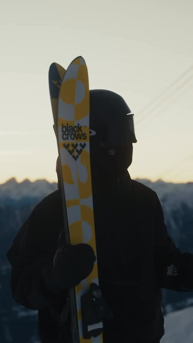 NEW EARLY LAUNCH DROP. ONE IN STOCK! A new burst of vitality across ski areas, the versatility of the Vena Cor appeals to all modern skiing disciplines. Geometric carving, acceleration, maneuverability in the park, off-piste diving—the Vena Cor embodies joyful and dynamic skiing. With a 100 mm waist, short radius, long rockers, freestyle DNA, and a radical look with its energetic tip and swallowtail, it’s a new kind of beast, agile and supreme, a ski eager for all kinds of kinetic pleasures. Just remember to come home.#blackcrows #tygartmountainsports #vermont #skitheeast #earlylaunch