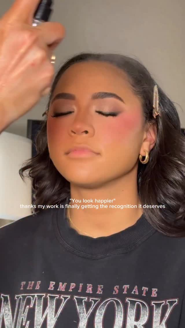 11 years in this industry… and let’s be clear, none of this was easy.
I’ve been doubted, talked about, overlooked, and pushed to my limit more times than I can count. And I still showed up. Every. Single. Time.
So if it looks different now, just know it’s built on years of pressure people never saw.
Consider this your sign to keep going…even when it feels hard.
#makeupartist #30ahairandmakeup #bridalmakeupartist #fullglammakeup