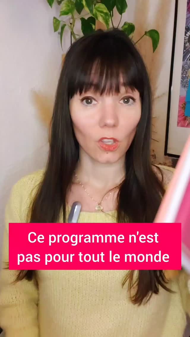 👉 On ne transforme pas sa vie en restant en surface avec quelques séances ou conseils à la volée.
Les guidances ou les séances en one shot, c'est bien, moi aussi j'adore ça 😍
Mais ça ne traitera pas ta problématique en profondeur, ça n'ira pas à la racine...
Si ta blessure est toujours active ou ton émotion toujours cristallisée au fond de toi, une séance te soulagera sur le moment. Mais pour qu'une transformation s'ancre sur la durée et pour apaiser en profondeur ton système nerveux, il y a besoin de temps et de répétition...
🌟 C'est en constatant cela que j'ai créé le programme "Guérison & Manifestation" sur 6 mois. Un voyage qui mêle toutes les pratiques qui m'ont aidé moi et mes clients pour reprogrammer en douceur les mécanismes inconscients.
Grâce à ce programme :
- Libération des schémas répétitifs et guérison des blessures émotionnelles,
- Confiance en soi retrouvée et ancrée,
- Relation à soi et aux autres transformée,
- Capacité à prendre des décisions depuis son cœur, plus de ses blessures.
⚠️ Je ne travaille pas avec tout le monde. Je travaille avec des personnes qui sont prêtes à arrêter de se fuir et à investir véritablement en elles (implication, motivation, temps, énergie, argent)
Les points forts du programme :
1) Pas de vidéos pré enregistrées = tout est en direct avec moi sur Zoom,
2) 1/3 du programme est totalement sur mesure,
3) On créé des passages vers des parts de ton inconscient pour favoriser ton autonomie dans ton bien être = toutes les séances en direct sont enregistrées pour pouvoir les revivre et intégrer,
4) Le programme est conçu pour aller à la racine et non rester en surface.
Je ne te propose pas :
❌ un contenu motivation
❌ des astuces pour aller mieux rapidement
❌ une solution express ou miracle
Je te propose :
✔ un travail profond
✔ inconfortable parfois
✔ transformateur
✔ engageant
Télécharge la plaquette du programme et réserve un appel OFFERT :
https://share.google/GUHW2i92ZQF6b8e5V
👀 Attends ! Ce n'est pas tout, j'ai 2 cadeaux pour toi : https://guerdet-laura.systeme.io/cadeaux
(Les liens en bio)
À bientôt
Laura 😘
#transformation #inconscient #hypnose #emotions #blessuresdelenfance
