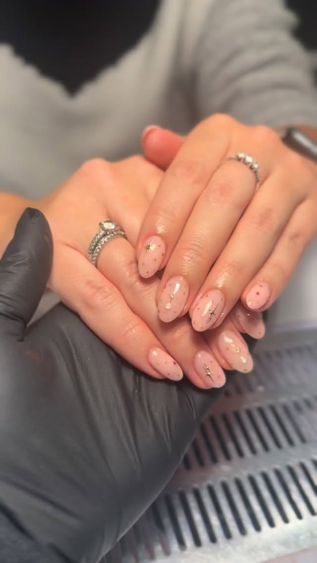 It’s not a man you need… it’s a fresh set of nails 💅🏽✨
At No53, we’re all about creating sets that make you feel that girl — whether it’s a timeless nude or full-on nail art that turns heads. Using BIAB gel gives us the perfect base for strong, flawless, long-lasting nails every time.
Ready to start your nail journey? Your dream set is waiting. Book now 🤍
#surreysalon #biab #beautysalon #nails #beauty