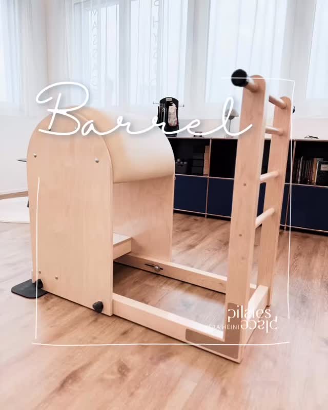 #contrology #pilatesmethod #pilatesequipment
Die Pilates Methode ist ein ganzheitliches System.
Verschiedene Geräte wie zum Beispiel Barrel, Reformer, Wunda Chair und Leg Springs sind ein wichtiger Teil des ganzheitlichen Trainings. Jedes dieser Geräte unterstützt dich auf seine eigene Weise dabei, Kraft aufzubauen, beweglicher zu werden und dein Körperbewusstsein zu vertiefen. ✨❤️