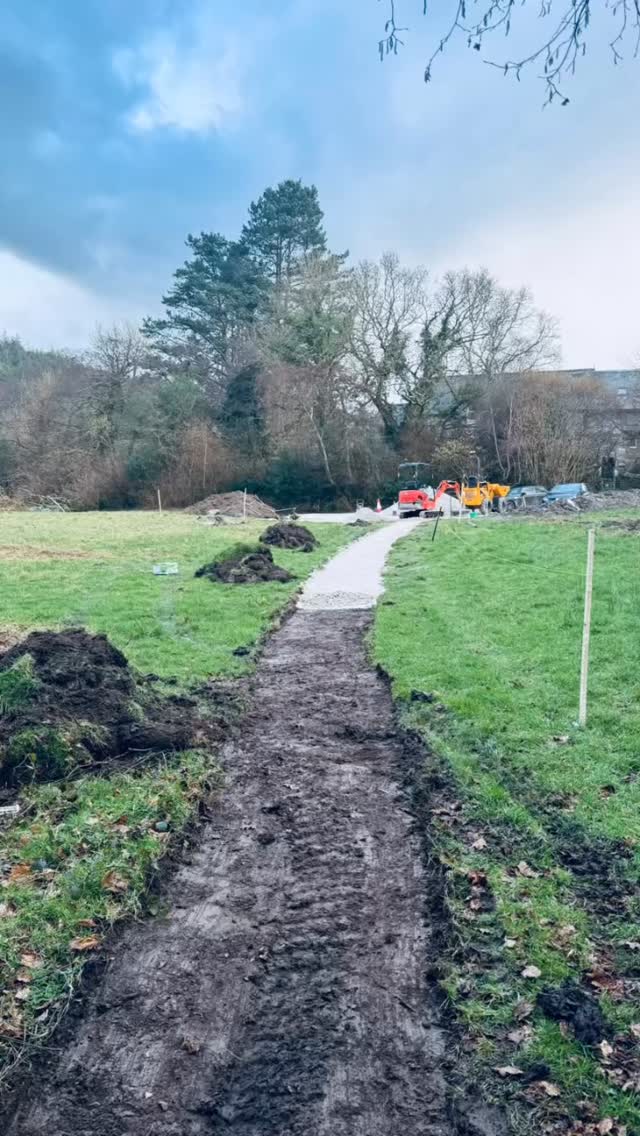 Beyond proud of our little team who are working their absolute socks off to make this dream a reality. Some sunshine has DEFINITELY helped the morale today 🥰💪🏻❤️