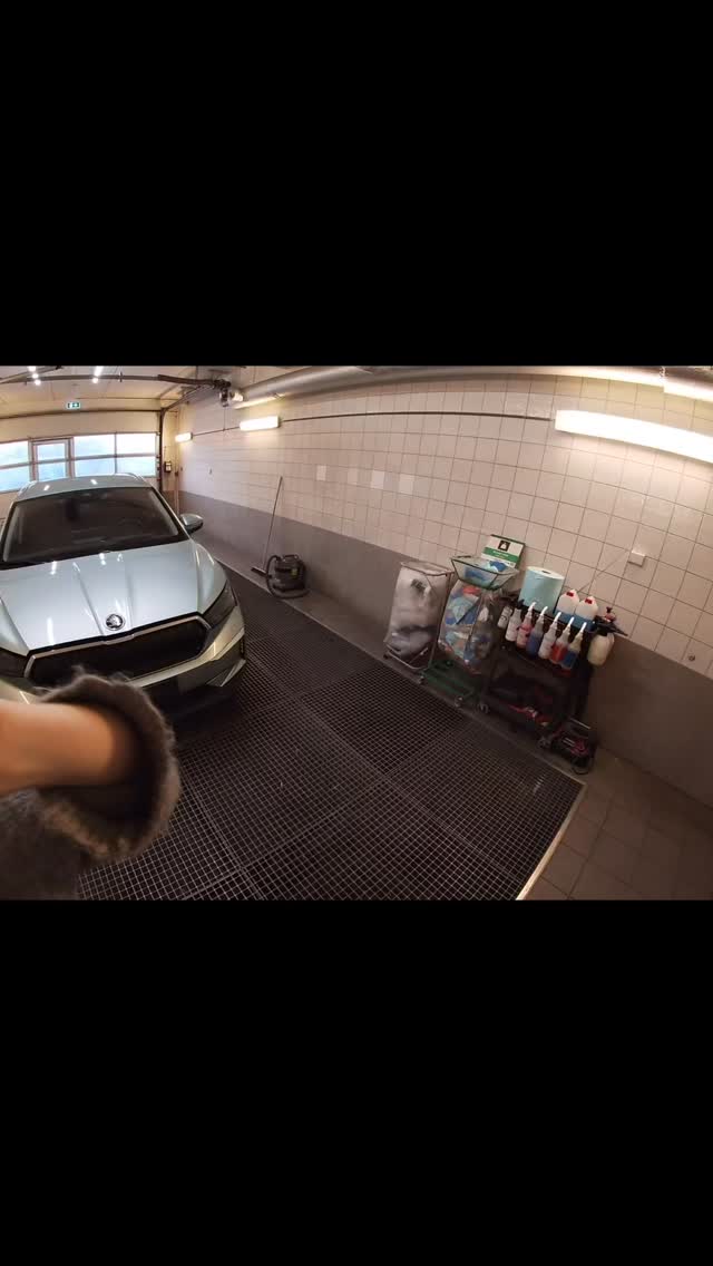 Bli med på en typisk morgen hos vår klargjører Øystein 🧼🚘
Øystein får jobben gjort og leverer alltid kvalitet i hver eneste detalj!