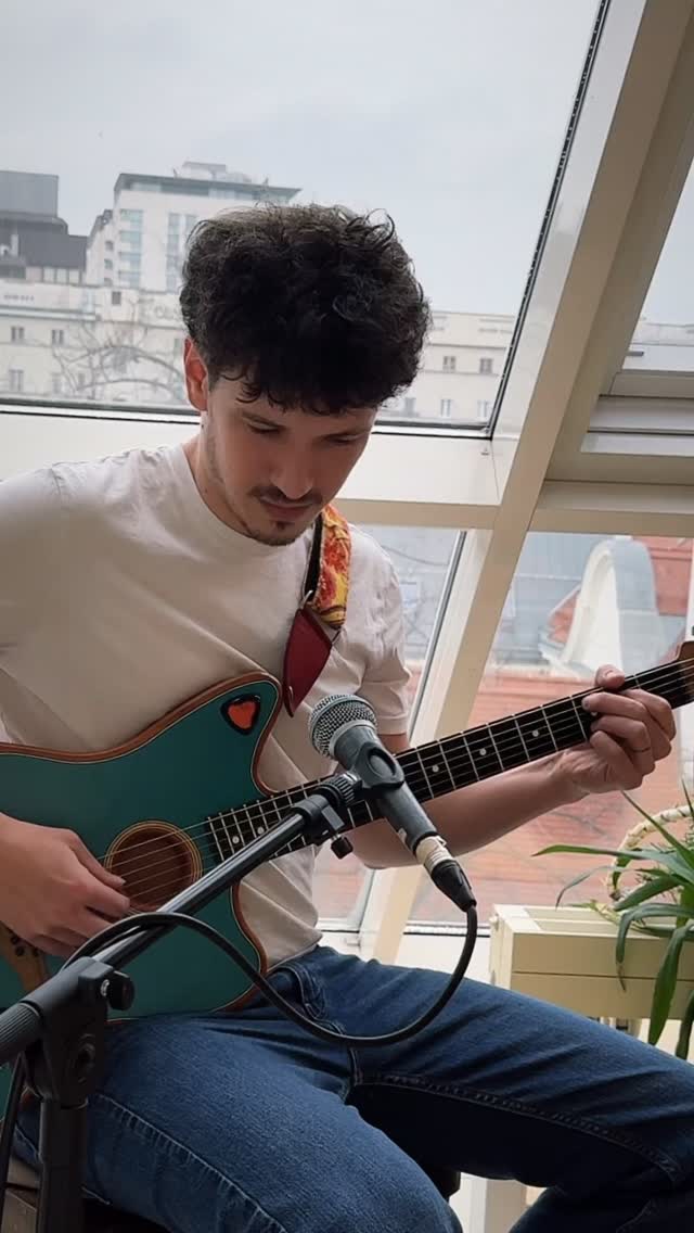 I haven’t posted in a while, here is my transition from my original „Tellement Loin“ into „Take A Walk On The Wild Side“ by @lou.reed . I hope you enjoy this. Let me know what you think ❤️