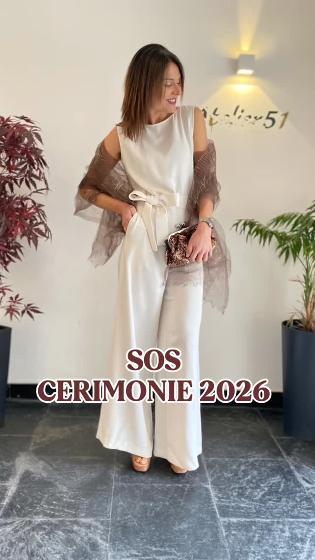 Ragazze, 𝚂𝙾𝚂 𝙲𝙴𝚁𝙸𝙼𝙾𝙽𝙸𝙴 𝟸𝟶𝟸𝟼 ✨
Parliamo di @parosh_official
Quale outfit vi piace di più?
Tuta €518
Stola @falierosarti €260
Pochette @weekendmaxmara €179
Blusa con cintura €369
Top paillettes €394
Pantalone €280
Blazer €582
Abito €562
Stola @falierosarti €355
Giacca €736
Pantalone €593
Abito €618