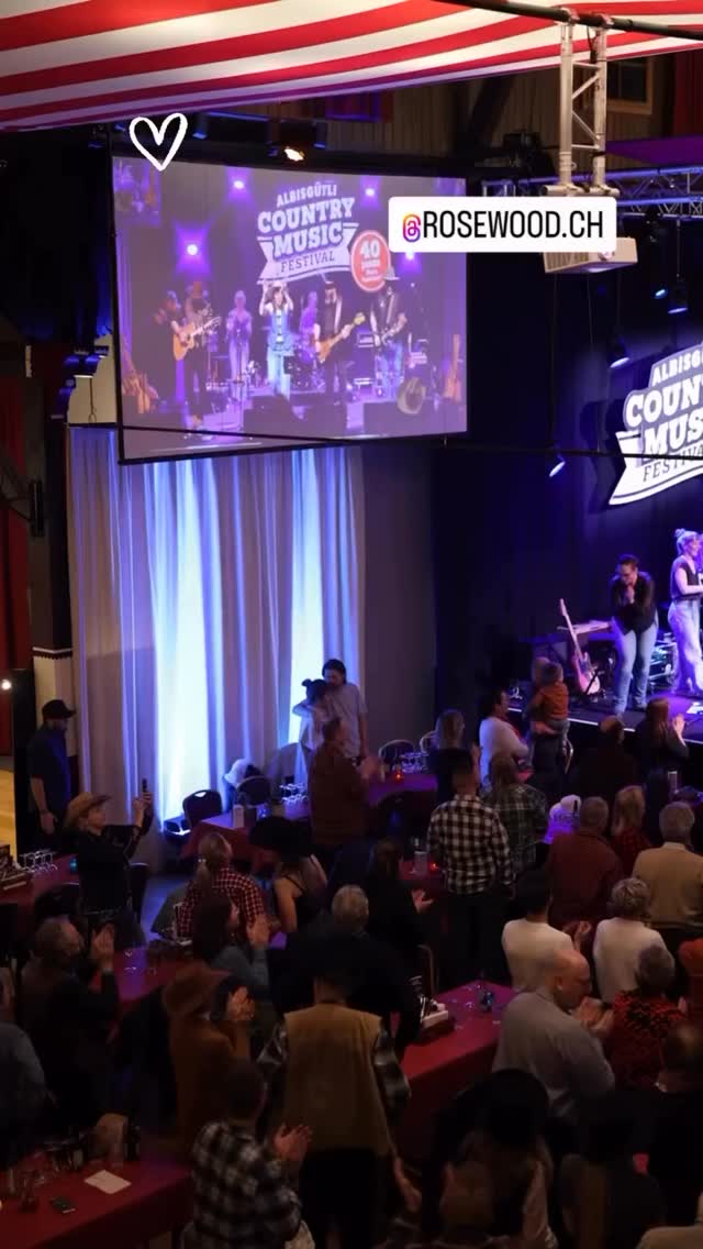 Zugabe für ein unglaubliches Publikum im @albisguetli.country
Danke @radiodriftfm für den coolen Clip
🤍🤍🤍🤍🤍🤍🤍🤍
#lifeisgoodwithrosewood #swissmusic #musicfromswitzerland #countrycana