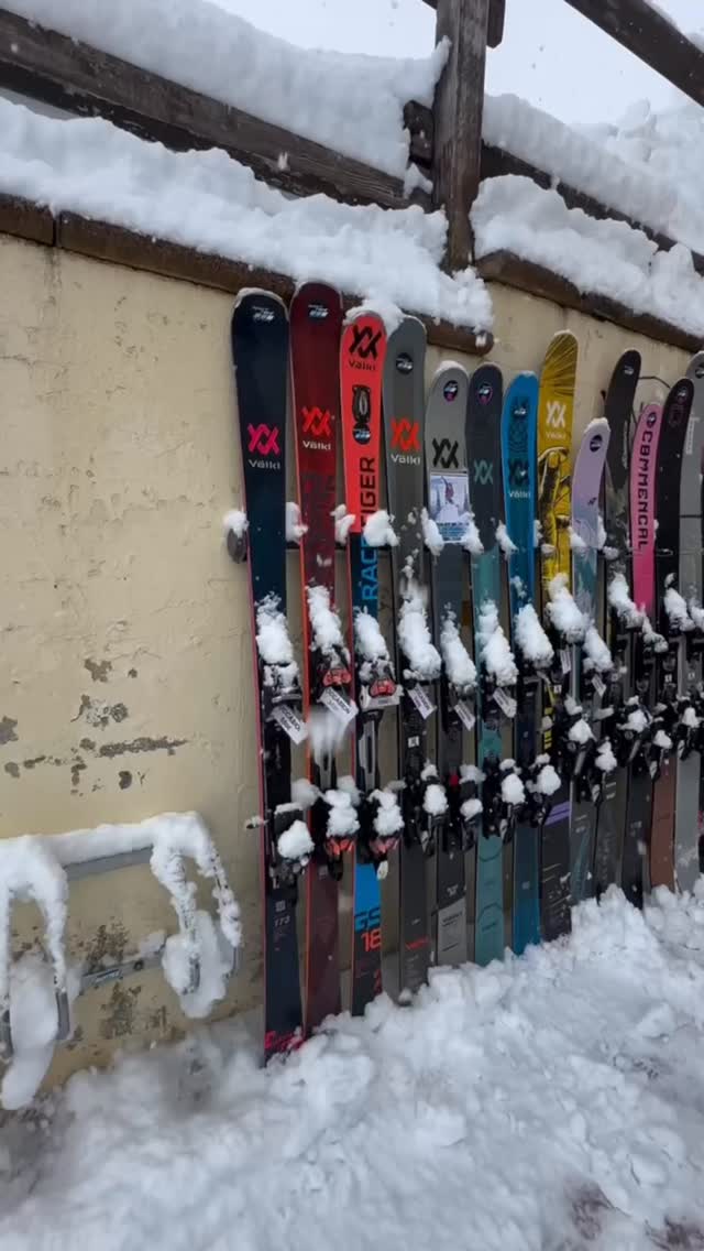 🎿 À la recherche de skis d’occasion ? Venez découvrir notre large sélection en boutique !
Des skis contrôlés, entretenus et prêts à reprendre les pistes… à prix avantageux.
Et le mieux : vous pouvez même les tester pour être sûr de votre choix.
📍 Rendez-vous dans nos boutiques Sportrent à Serre Chevalier
On vous aide à trouver la paire qu’il vous faut.
