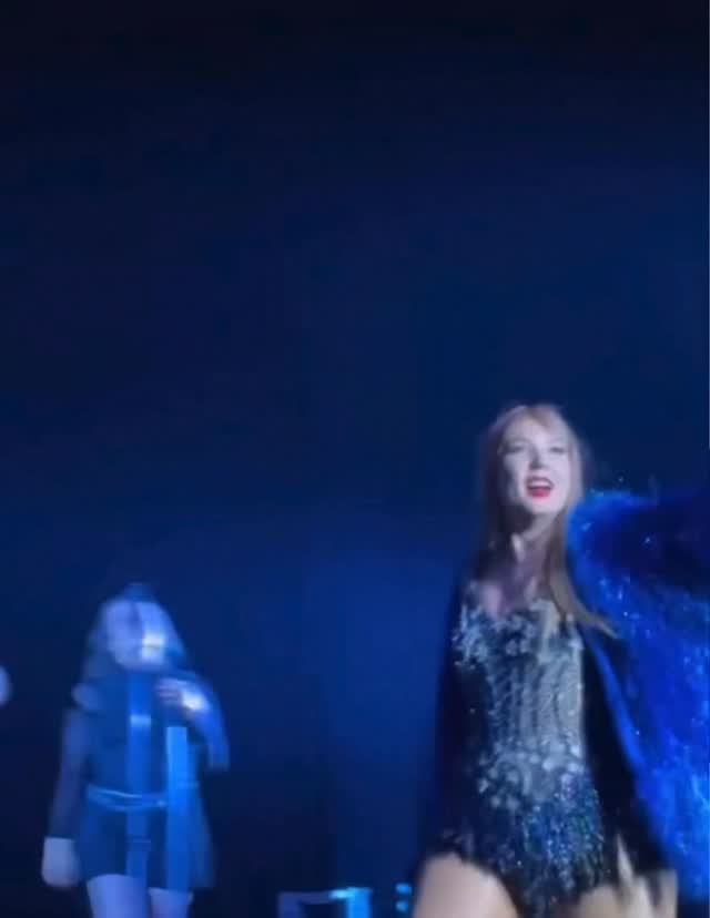 💙✨when you hit those opening beats to Karma 👏🏼just👏🏼right👏🏼✨💙
#karma #fyp #tributeartist #taylorswift #tributeshow
*Elizabeth as Taylor Music is an unofficial tribute to Taylor Swift and Taylor Swift’s music and is not endorsed by or in any way affiliated with TAS Rights Management, Taylor Swift, or their affiliated entities, and the event organizers have indemnified TAS Rights Management, Taylor Swift, or their affiliated entities against any and all claims relating to any injury, death, or other harm that could befall event attendees.*