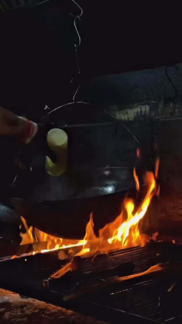 Evenings at Siga La Vaca Argentinian grill 🥩🔥 Steaks prepared over open fire, a warm atmosphere and moments to enjoy 🍷🔥