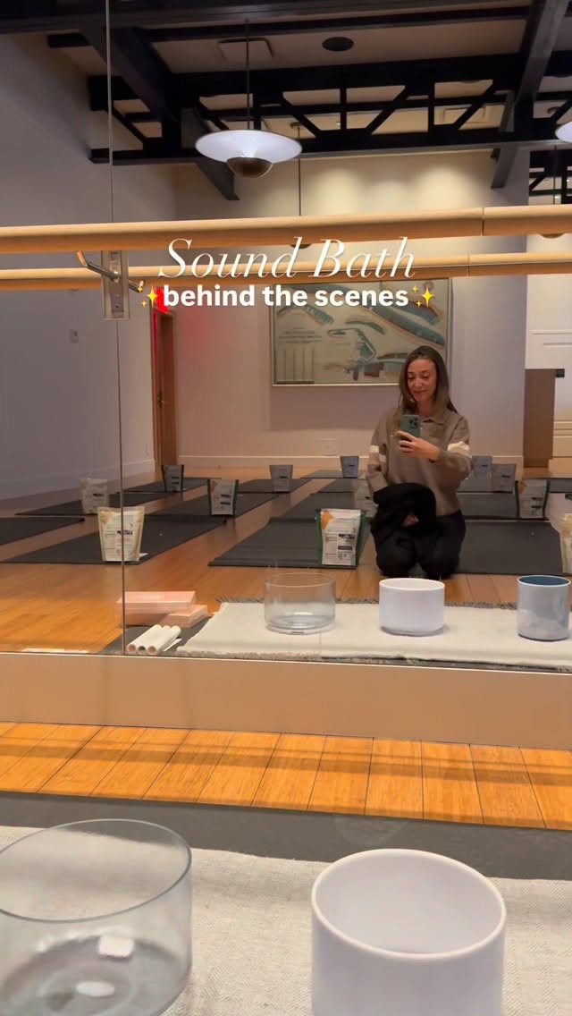 Come with me behind the scenes!! From schlepping around the city (shoutout to my new @hulkenbag which is a GAME CHANGER) to arranging the bowls and mats to grounding my own energy, each step is part of the process…so all that’s left for you to do is show up, exhale, and soak it all in🪩✨
#gratawellness #soundmeditation #btswellness #nervousystemreset #mindfulliving