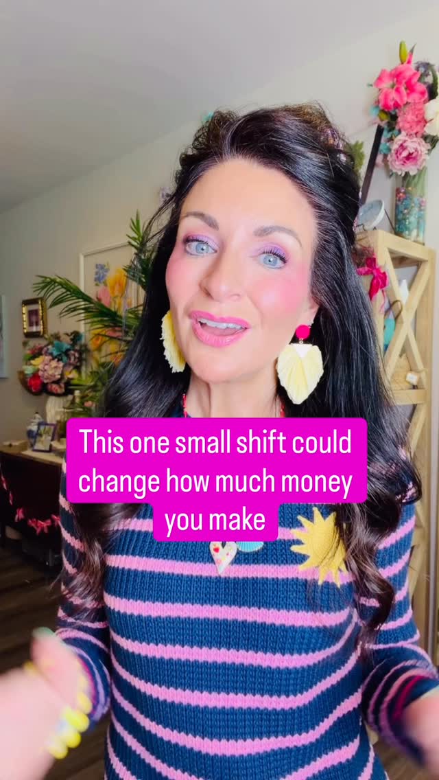 Every time you walk into a room, people are making unconscious decisions about you based on your appearance.
It’s called the halo effect, and we all do it, as humans.
When you look intentional, people assume you are… ☀️Competent�☀️Capable�☀️Leader material�☀️Confident
These assumptions drive opportunity, which equals…
👏🏼More trust.�👏🏼More visibility.�👏🏼More responsibility.�👏🏼More money.
If you’re stepping into a bigger season but still dressing small, you’re creating friction you don’t need.
Your wardrobe should reinforce your growth, not contradict it. 💃🏻
If you’re ready to use style strategically instead of accidentally, my guide breaks it down step by step in fun, attainable ways.
You will find joy in getting dressed again, while experiencing greater connection and opportunities.
Ready to embrace, and dress like, who you’re becoming?! Grab your copy through the link in my bio 🎉