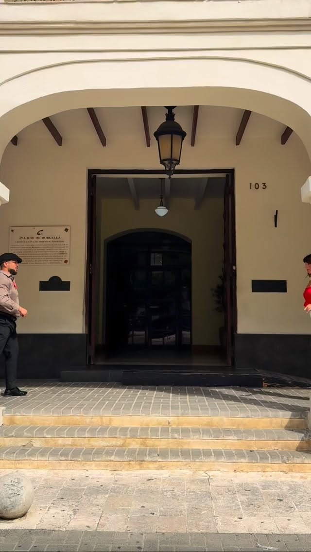 Salsa Cubana - Raymon & Moa
Nästa vecka börjar vi en ny kursomgång! Det finns fortfarande några platser kvar, länk till anmälan finns på vår hemsida och i vår profil här på Instagram!
www.dancewithme-alocubano.com
#salsa #salsacubana #cuba #dance #