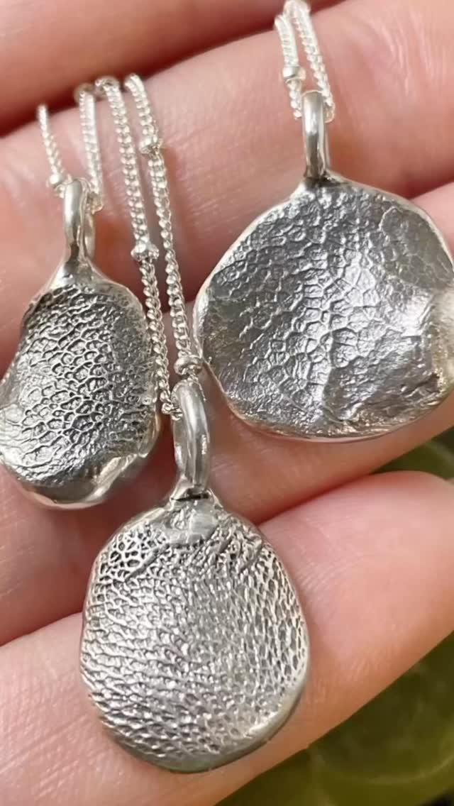 🐾 Paw prints for the perfect dog mum this Mother’s Day 🥰
.
.
.
.
.
#jewellery #jewelry #handmade #handmadejewellery #weddingring #silver #silversmith #ring #fashion #gift #smallbusiness #fairtrade #ethical #fishertonmill #recycled #necklace #celinacjewellery #wiltshire #weddingband #anniversarygift #bridesmaidgift
#salisbury #gifts #giftsforwomen #personalisedgifts #salisburyindies #hollyandco #homeofsmallbusiness