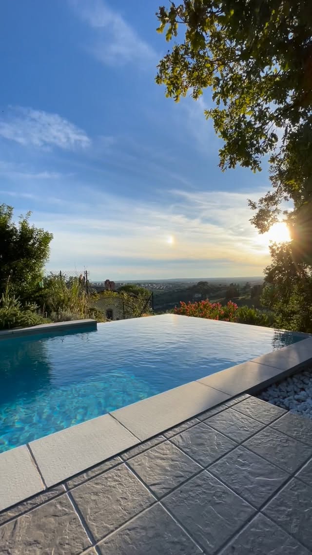 Feeling the need for some summer vibes ✨
We are looking forward to hosting you! Book a room directly with us to get the best rates. #bedandbreakfast #bedandbreakfastitaly #vacationrental #summergetaway #visitrome