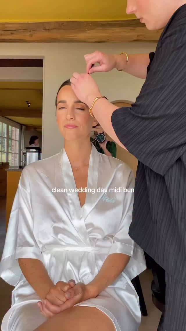 With my clean yet effortless bridal updos I’ll give you Hailey Bieber meets Sofia Richie hair vibes on your wedding day so you won’t regret your hair looking back at the pictures in a decade 🤍
Enquire for your dream bridal hair and makeup via my website www.yanajacquemyn.com (or link is also in my bio)
•
•
•
•
•
Hair stylist belgium - belgian hairstylist - bridal hairstylist - wedding hairstylist - bridal hair tutorial
#bridalhairtutorial #bridalbuntutorial #belgianhairstylist #bridalhairstylist #bridalbuninspo