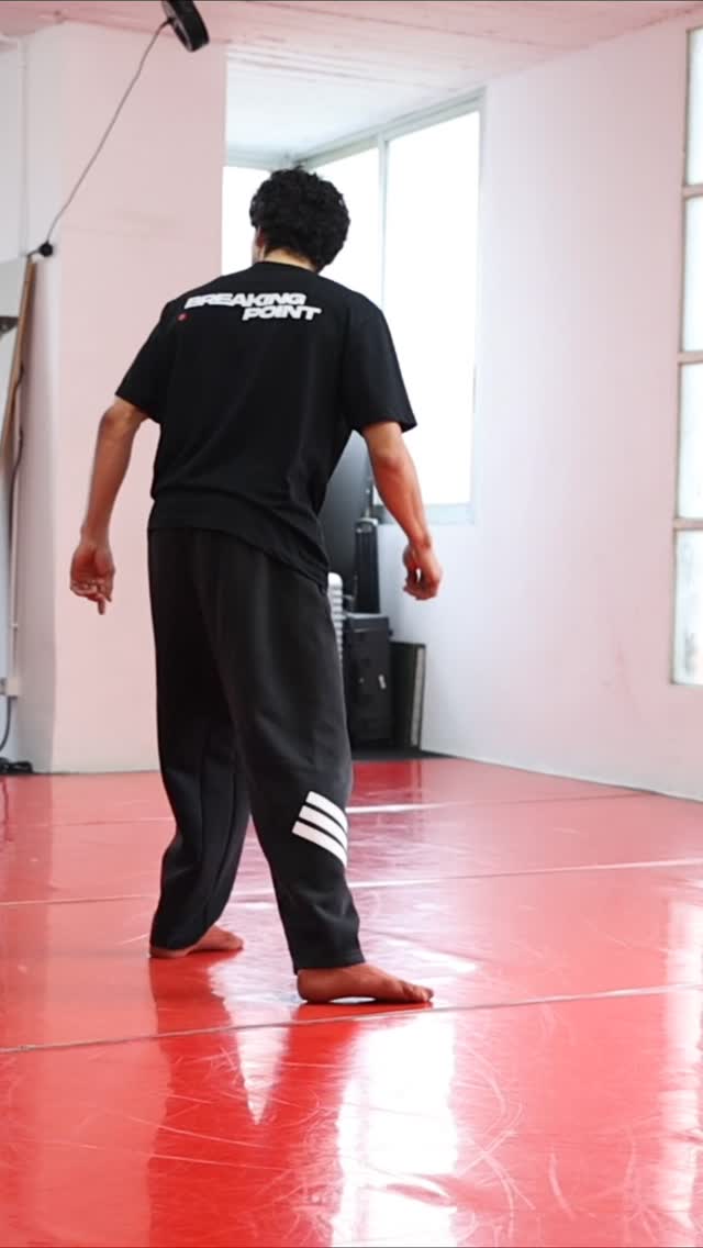 Este curso es perfecto si:
• Te frustra no saber por dónde empezar.
• Quieres aprender breakdance sin riesgo de lesiones.
• Buscas una guía estructurada que realmente funcione.
No importa tu nivel: después de estas 12 semanas tendrás la base sólida para progresar hacia movimientos más avanzados y sentirte seguro al bailar.
Link in BIO
#BreakdanceParaPrincipiantes #AprenderBreakdanceOnline #FundamentosDeBreakdance #DanceAtHome BreakdanceFlow