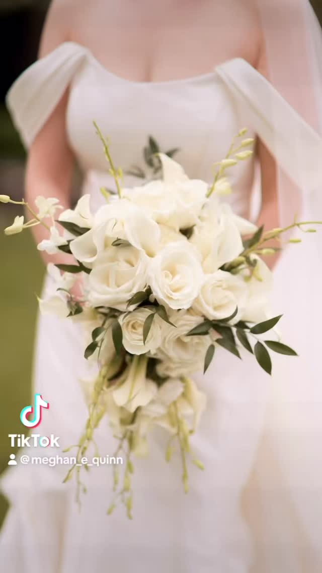 A soft breeze, white florals, and the kind of love that feels like a fever dream 🤍
from quiet moments under the blooms to walking hand in hand down the aisle… every second felt timeless at Barn at Bay Horse Inn.✨
#indianawedding #barnatbayhorseinn #weddingphotographer #feverdream #weddinginspo