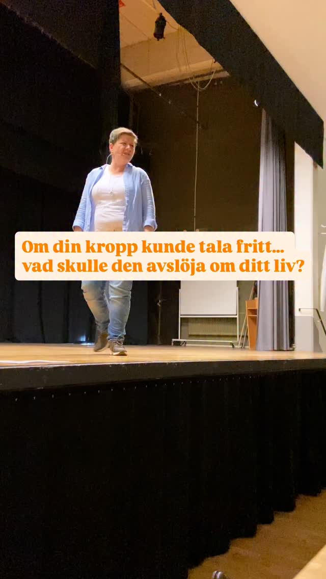 Succén blev ett faktum. ⭐️
Föreläsningen“Kroppen klagar när själen lider”berörde, öppnade upp och skapade insikter på djupet.
Människor fick syn på sambandet mellan kroppens signaler, nervsystemets tillstånd och själens behov.Symtom blev språk.Trötthet fick en röst.Stress fick en förklaring.
Det blev tydligt hur kroppen bär det vi inte längre orkar bära medvetet.
Nu tas arbetet vidare. 🙌🏼
Snart kommer nästa föreläsning:
“Kroppen klagar när själen lider - Alla identiteter har ett utgångsdatum.”
En föreläsning som går ännu djupare in i människans inre transformation.
Vad händer när identiteten vi byggt våra liv på inte längre rymmer den vi håller på att bli när prestation, roller och gamla överlevnadsstrategier börjar skapa friktion i kroppen. När nervsystemet signalerar att det är dags att släppa taget
Den här föreläsningen belyser identitetsskiften ur psykologiskt, fysiologiskt och existentiellt perspektiv.Hur gamla jag dör. Hur nya jag föds. Och varför kroppen alltid vet när det är dags
Det handlar inte om att bli någon ny.Det handlar om att sluta vara den du aldrig var men behövde bli.
Håll utkik. 👀Mer information och datum släpps snart.
#föreläsning #event#hälsa