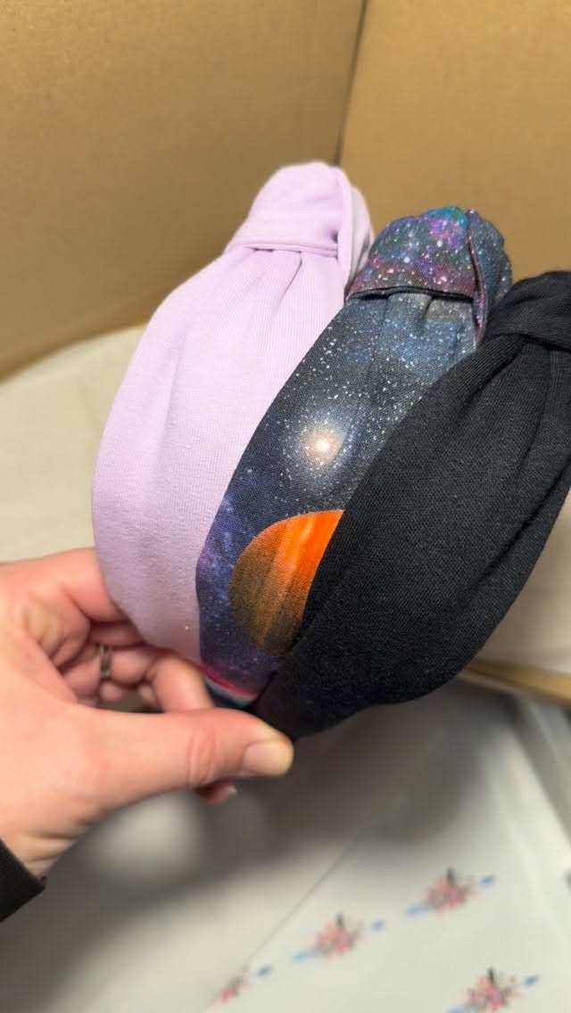 Some cute Topknot Headband choices ordered on the website this week. Lilac, Space and Black 💜🪐🖤
#topknotheadband #littledotsbows #hairband #headband #bow