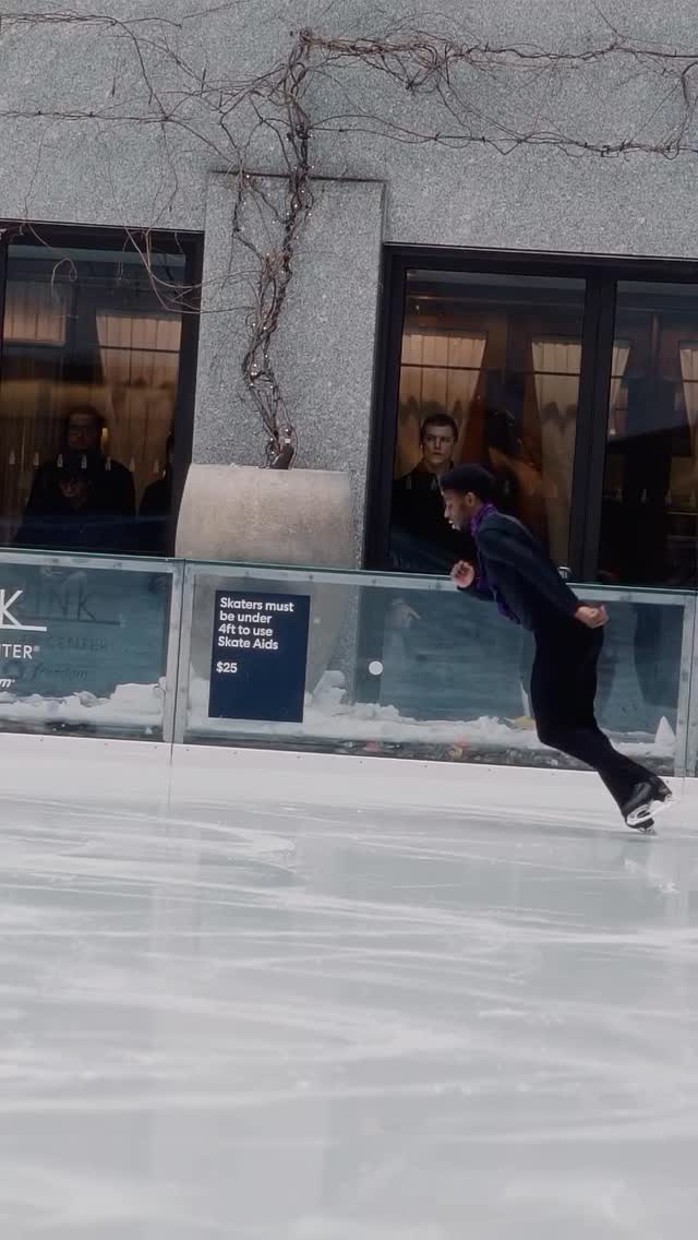 Emmanuel Savary with some serious spins on John Wilson blades 😵💫🔥 Obsessed! 🙌 #JohnWilsonBlades
📷️: @eman_savary
#FigureSkating #IceSkating #FigureSkates #IceSkates
