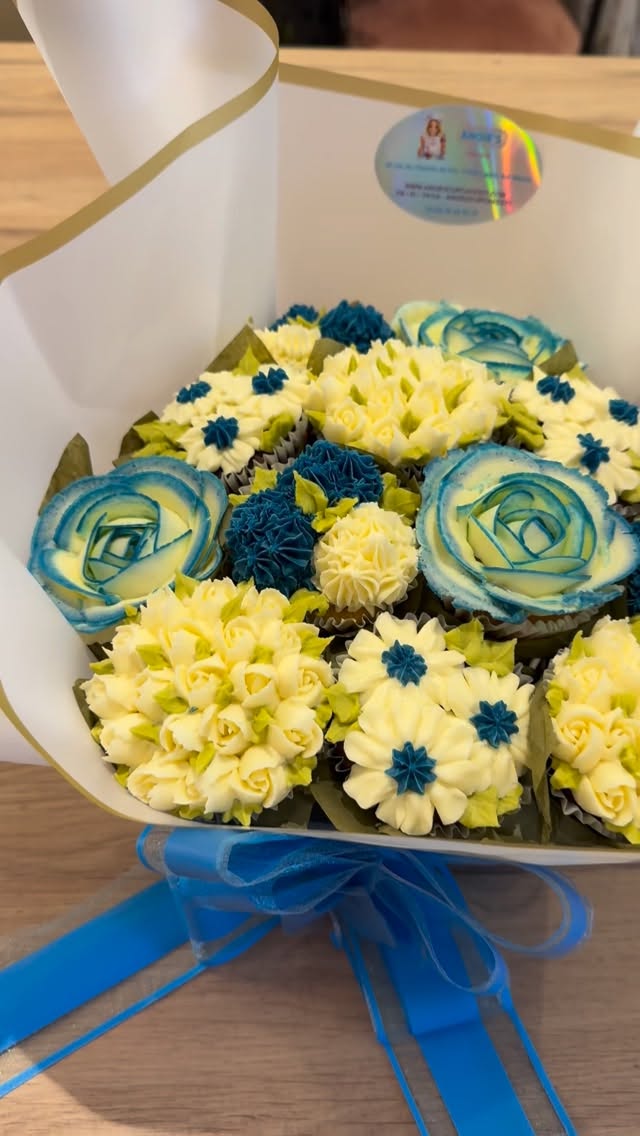#cupcakesfleurs #bouquetdecupcakes #angiescupcakes77 #patisserietrompeloeil #cupcakebouquet