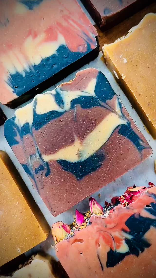 Sun-warmed skin.
Soft light.
Quiet rituals. ✨
🌹✨🪵 A new collection is arriving — where florals meet sacred woods, where warmth lingers, where lather becomes atmosphere.🫧🌖🛁💫
Creamy, luminous, grounded, serene. 🌿🔮
Crafted for slow moments, golden light, and the beauty of the everyday…
Coming later in the month here @apothecary.addict ✨
#ArtisanSoap #LuxuryBathing #ModernApothecary