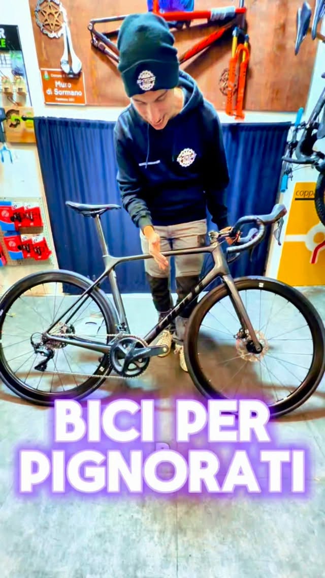 🚀 Giant TCR Advanced Pro 1+ – Taglia M/L (bici da corsa in carbonio, pronta a volare)
Se cerchi una bici da corsa all-round in carbonio che vada forte in salita ma sia stabile e reattiva anche in pianura, la Giant TCR Advanced Pro 1+ è una delle scelte più intelligenti: telaio race, guida precisa e componenti “da gara” al prezzo giusto.
⚙️ Shimano Ultegra 11 velocità (cambiata precisa e affidabile)
🛞 Ruote Giant SLR2 in carbonio Tubeless (scorrevoli, leggere, perfette per macinare km e rilanciare)
📏 Taglia M/L
💥 Prezzo: 1.750 €
💳 Finanziabile a tasso zero • 🔄 Permutabile • 🚚 Spedizione gratuita in tutta Europa
🔧 Revisione autocertificata • ✅ Pronta a partire
📍 Re-cyclist Bike Shop – Longone al Segrino (CO)
🌐 www.recyclistbikeshop.com
📞 031 547 8454 (WhatsApp)
#gianttcr #ultegra #carbonwheels #biciDaCorsa #recyclistbikeshop