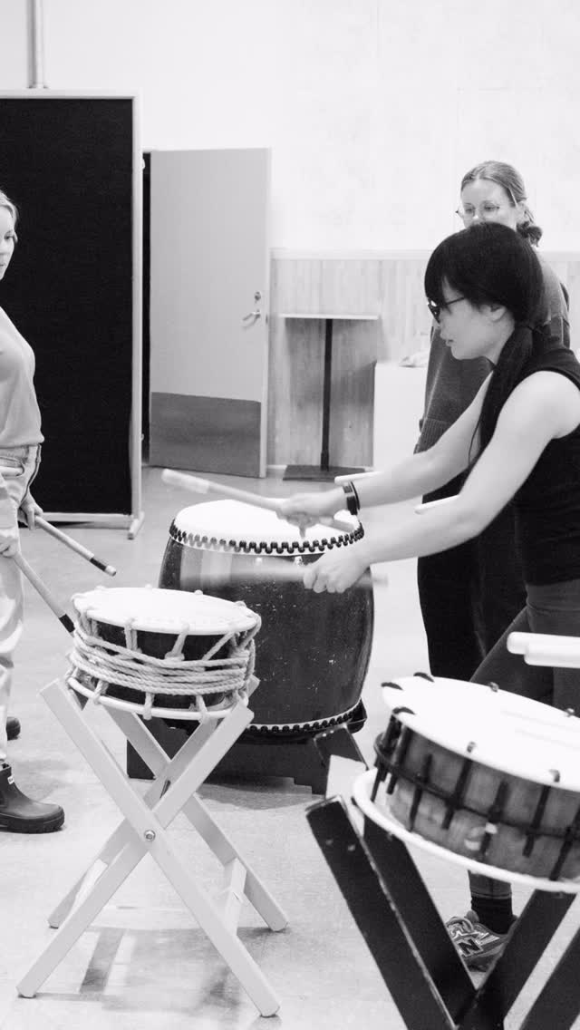 Shared drumming. Real connection.
Embodying the spirit of Japanese matsuri.
Thank you to everyone who joined this workshop🙏
Your openness, your courage to try something new,
and the energy you brought into the circle made it truly special!
One drum, many hands.
Listening, responding, laughing, finding rhythm together —
that’s where the magic happened.
So much fun. So alive.
Photo by Denise Vestin @denizenphotography
Thank you Ruo Shiobara @kotaro2011 for sharing the Taiko piece - Jutaro Iyasaka Daiko with us!
#stockholmtaiko #taikoworkshop #和太鼓好きな人と繋がりたい #taikodrumming #etnografiskamuseet