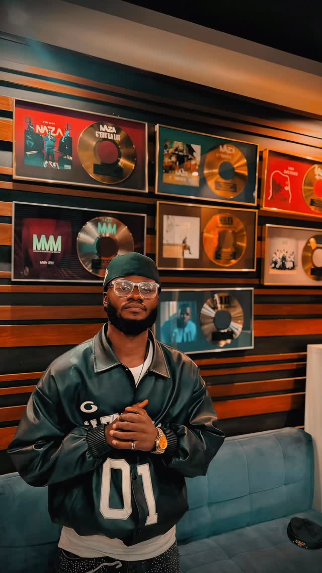 Des mois de préparation.
Des heures de travail dans le silence.
Des décisions. Des sacrifices. Une vision.
Aujourd’hui, le projet est presque prêt.
DÉSOLÉ n’est pas simplement une sortie.
C’est un moment.
Tout a été construit avec intention, dans les moindres détails… pour que, lorsque le moment viendra, il n’y ait rien à ajouter. Rien à expliquer.
Le temps approche.
FEELING MELO — DÉSOLÉ
Bientôt.
RDCndule® Records
#rdcndulerecords #feelingmelo #kinshasa #