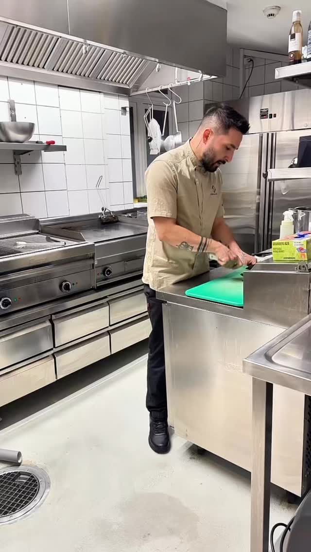 If Michael Jackson was Greek…
He would moonwalk straight into Vine & Olives 🇬🇷🕺
#GreekRestaurant #OsloFood #MediterraneanVibes #FunnyReels #chefenergy