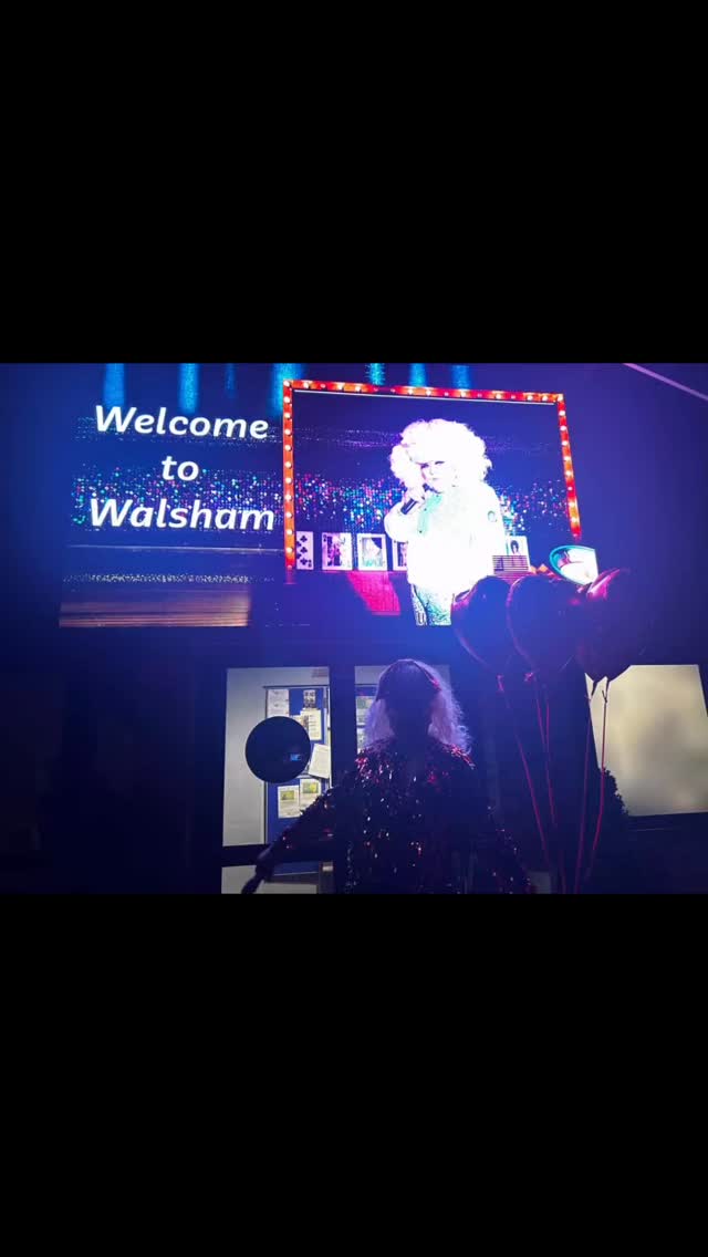 #walshamlewillowsfc #valentines #rachelpollard CHAMONIX Vegas style down in Suffolk, bright lights and big balloons 🎈🎈🎈