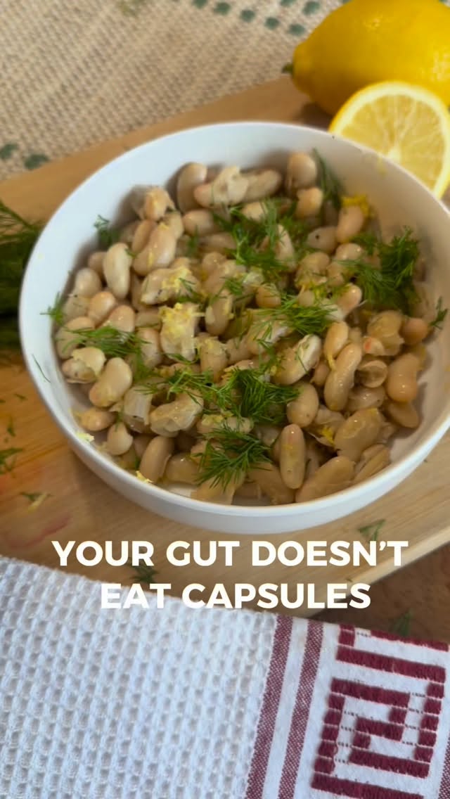 Your gut bacteria don’t eat capsules.
They eat fermentable fiber.
Beans provide resistant starch, a type of fiber your microbiome ferments into short-chain fatty acids that strengthen the gut lining and support digestion.
Shallots bring prebiotic compounds.
Olive oil supports proper fat metabolism.
Food is foundational.
Supplements are secondary.
Save this if you’re working on your digestion.
What’s your go to fiber source?
#guthealth #microbiome #functionalnutrition #realfoodfirst #womenshealth