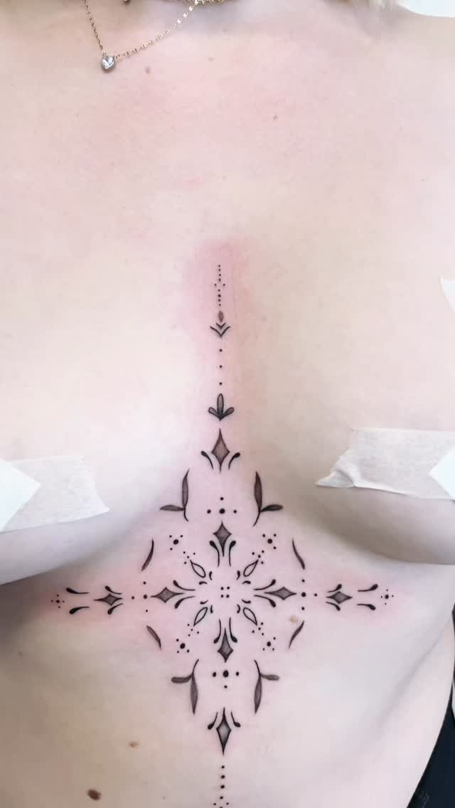 ✨Delicate symmetrical ornaments done by Kat / @kat.tattoos
TERMINE:
📥 Instagram DMs
📱 +49 0511 4885681
✉️ info@hautdesign-tattoo.de
-
🗣️Kostenlose Beratung
#HautdesignTattoo ist Mitglied des @dot_e.v
#hannover #langenhagen #FineLineTatto #LineWork