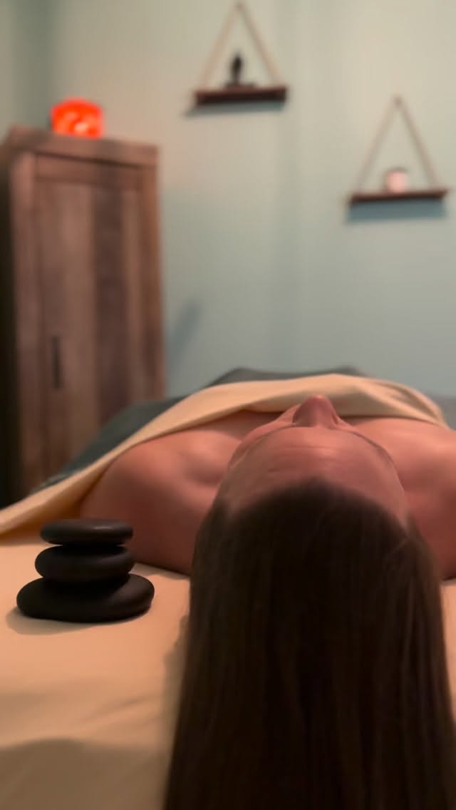 Raise your hand if you need this midweek pick-me-up. 🙌
Warm stones, neck tension melting and a quiet mind. New season energy starts at Bodyworks.
Book your reset.
💟Bodyworksofperdido.com
💟850-356-6311
💟M-F, 9:30-5pm & Saturday, 9am-4pm