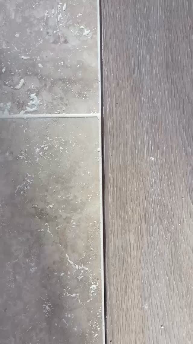 A match made in heaven 🫶🏼 Natural travertine tiles from @luscombetiles and the “Calypso” floorboard from @kustomtimber
This @backmanbuilders project at @bairnleigh_house is coming together so beautifully ✨