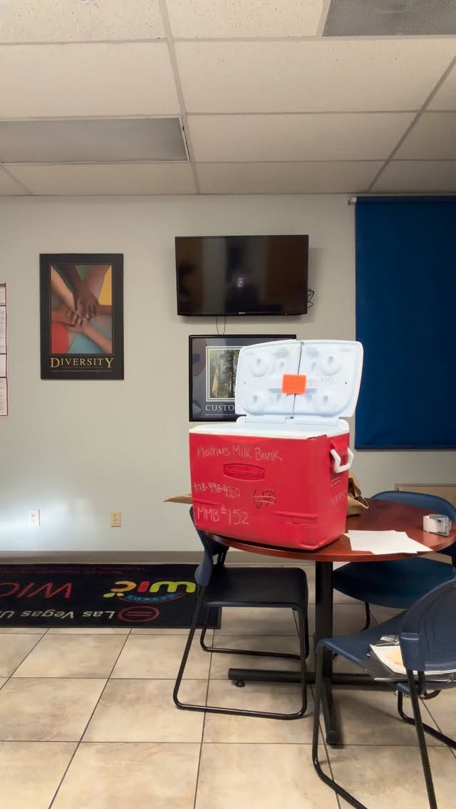 Another preparation shipment of human donor milk 💛
.
www.BreastfeedingwithMaj.com
.
#donormilk #lactationsupport #ibclc #humanmilk #milkdepots