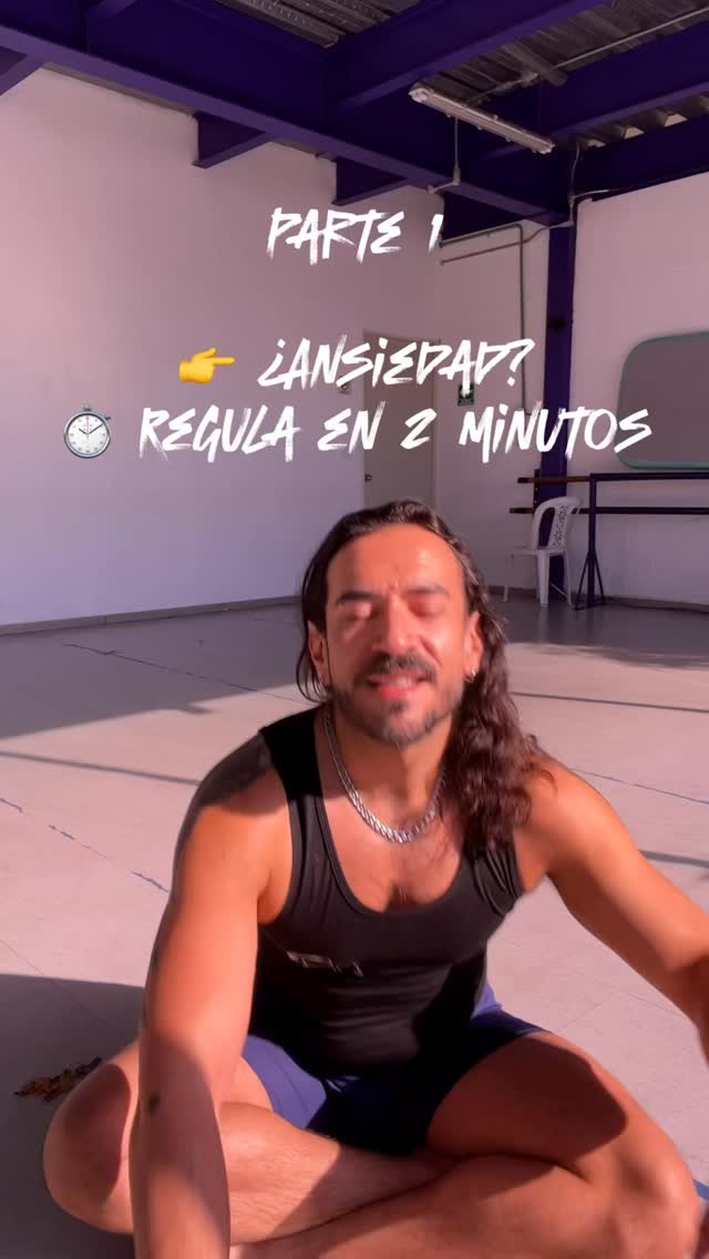 La mayoría quiere paz mental.
Pero pocos entrenan su sistema nervioso.
La ansiedad no es un fallo personal.
Es activación fisiológica.
Y la respiración es la herramienta más accesible para regularla.
En Rou Yoga no solo “hacemos posturas”.
Entrenamos regulación.
Te leo:
¿Sueles darte cuenta cuando tu respiración se acelera… o solo notas la ansiedad cuando ya está arriba?
Comenta:
🟢 Si quieres aprender a prevenir
🔵 Si quieres aprender a regular cuando ya estás activado
Comparte este reel si conoces alguien que debe regular su sistema nervioso.
Y si quieres información de clases, mándame mensaje directo.
#RouYoga #RegulaciónEmocional #Ansiedad #RespiraciónConsciente #SistemaNervioso