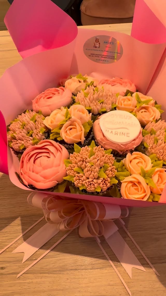 Bouquet deluxe 12 cupcakes 🧁💐
#angiescupcakes77 #cupcakebouquets #marnelavallée #dansle77 @lagnycommerces