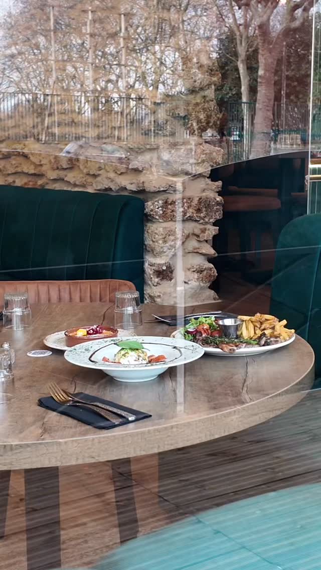 POV : 11h, mon collègue parle…
Moi : “carbonara, burrata ou les deux ?”
Le tout à moins de 20€ évidemment 😌🍝