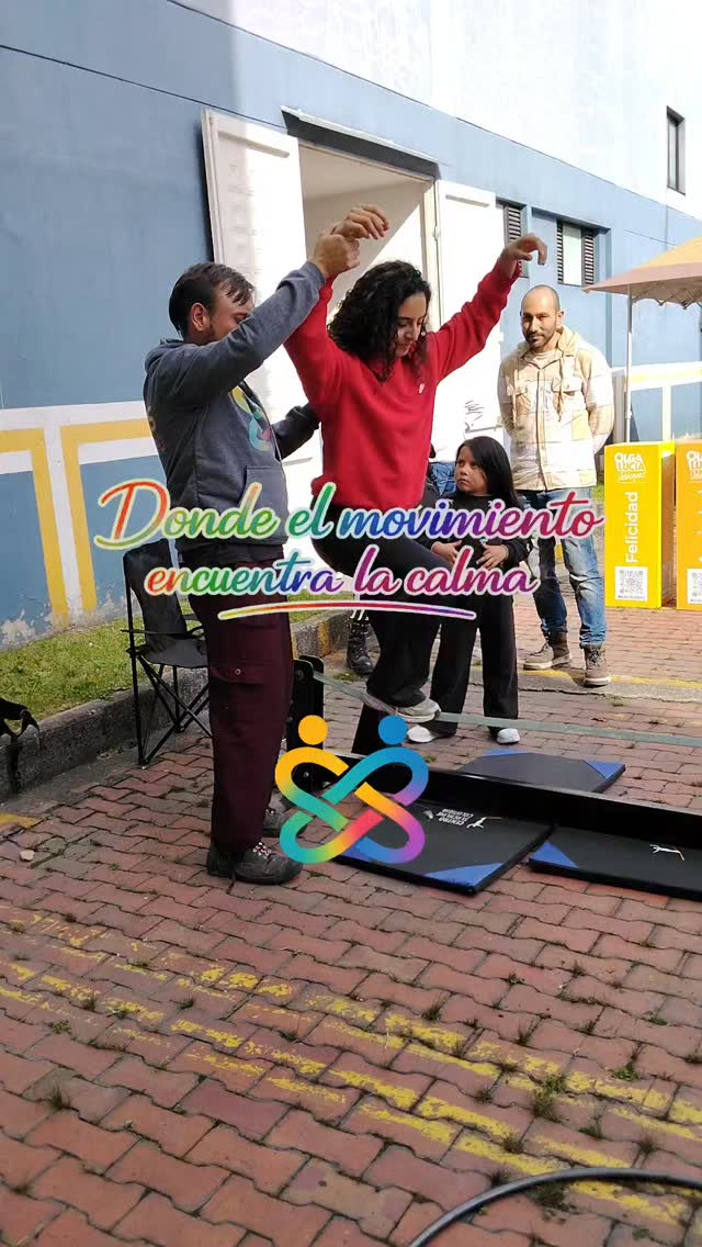 No olvides seguir nuestra cuenta @escuelaslackbogota y @somosmovimientocol
Estuvimos en Teusaquillo dialogando sobre la importancia de la salud mental. Te invitamos a ver el vídeo hasta el final.