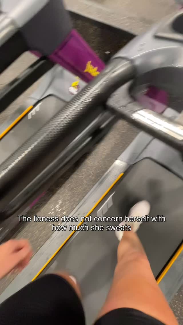 Working hard or hardly working
#runnersofinsta #treadmillworkout #cardio #enduranceathlete #gymratsfam