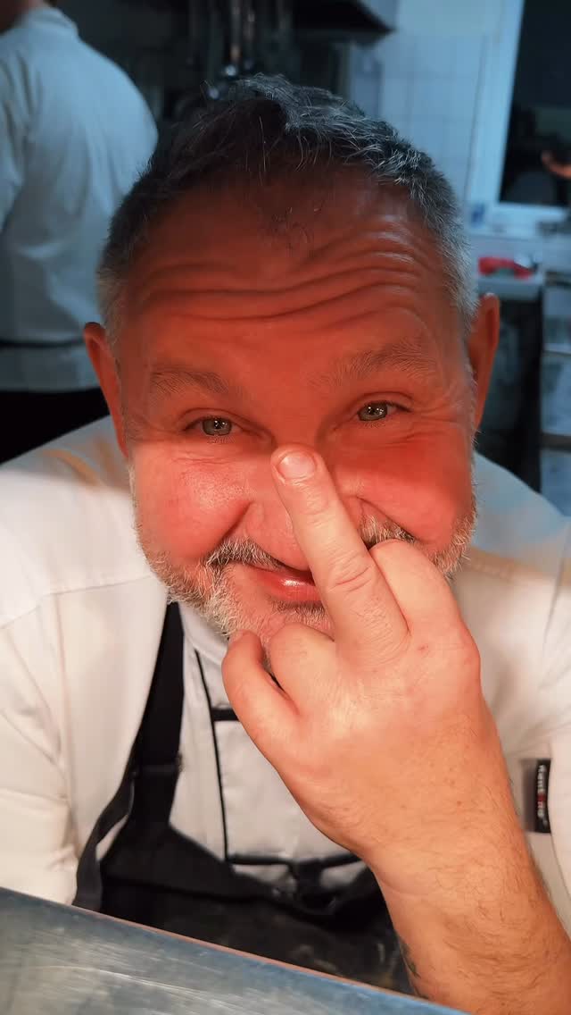 Gastro je o lidech.
Cítíš to stejně?
Tak označ toho, kdo u nás dělá atmosféru.