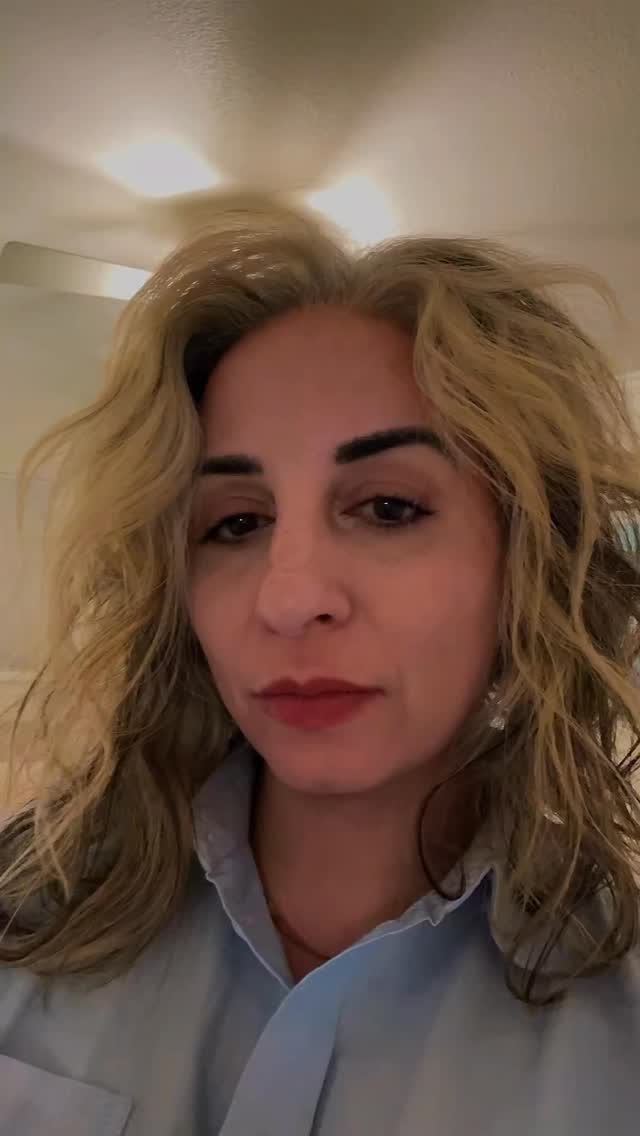 Messy waves, a crisp blue collar, and a little confidence I didn’t iron but wore anyway. Turns out you don’t need a full glam squad to feel chic — sometimes it’s just classic pieces, a playful twist, and deciding you are the moment.
Today’s look is proof that style isn’t about perfection… it’s about personality. And mine apparently likes polished + a little mischief. 😉
Be honest — are you team classic, team fun, or both like me? ✨. #oodt #fashionable #style #chic #christianwomen