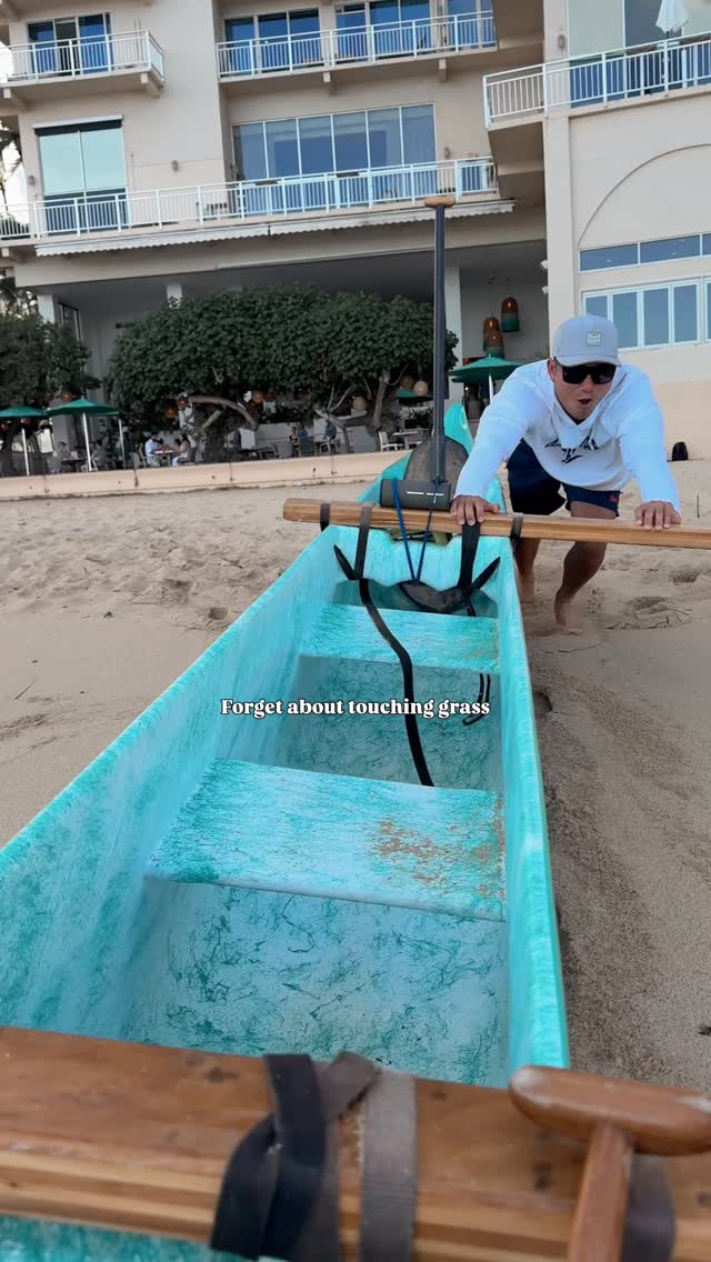 Who else prefers salt water therapy?! #kapuawaaexperiences #waikiki #ocean