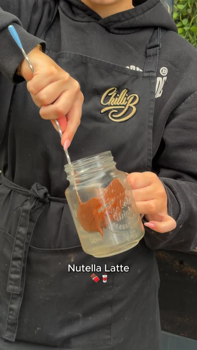 As spring approaches, iced lattes are out!!🥤🧡 Here’s one of our signatures: the Iced Nutella Latte! 🍫
Perfect for chocoholics and if you prefer a hot drink, it’s also available as a regular latte!
There’s a high chance it could be your new favorite! Give it a try you won’t regret it 😌
#chillibhitchin #hitchineats #chillibs #nutellalatte #brunchinhitchin
