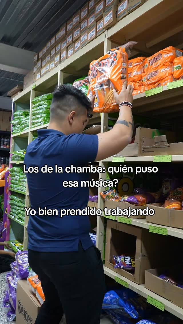 ¿El secreto de un surtido exitoso? Que se armó entre puro ambiente chido. 🔥
Si nosotros la pasamos bien, a ti te va mejor vendiendo. ✨
.
.
.
#dulceria #surtidochido #ambientolaboral #dulcesmexicanos #tiktokdebarrio #buenasvibras #purafelicidad